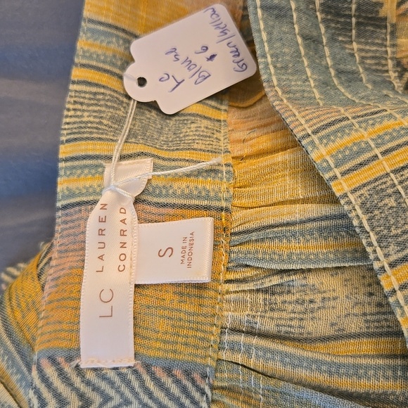 Multicolor With Green And Yellow Women's Top Size Small - Picture 3 of 4